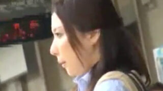 巨乳OLが電車内で集団痴漢に遭い悶絶