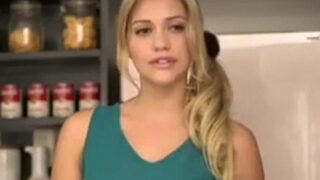 ハリウッド風美女の金髪妻がハーフを中出しで作る。