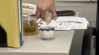 保険医が媚薬で性欲に負け、職場でセックス