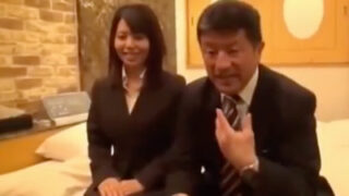 終電逃した上司と部下OLを声掛け、2人きりにして盗撮