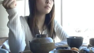 イケメンに騙され、中出しされる人妻