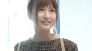 デカチンに興味津々の素人娘が、MM号でパコ