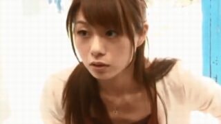 他人棒でイキ狂う若妻を種付けし、中出しするという内容。