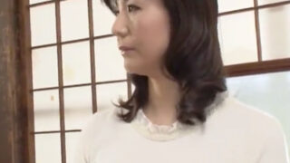 娘の恋人を貪欲に求める熟女母の姿。