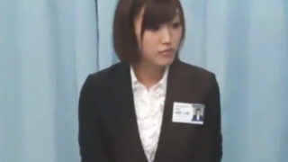昼休みの乳揉み検診で我慢できないOL
