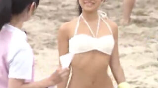 明るく可愛いビキニ美女が日焼け肌を潤す中出しセックス