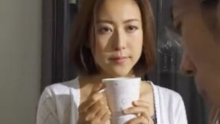 巨乳妻の不倫中出し