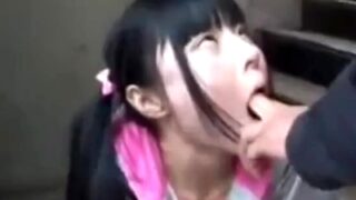 警告：即削除！ガチJ○が白目を向けてもレイプで調教される問題動画がネット流出