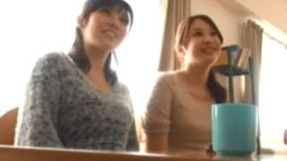 公園で捕まった欲求不満妻の自宅乱交パーティー