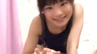 ロリ少女に中出し注射を実施する異常な医師