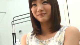 鈴村あいり、汗だくで男優の連続挿入に悶絶し絶頂する