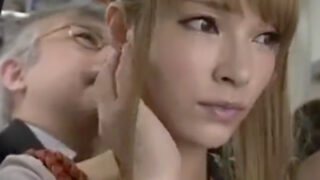 痴漢に怯え黙っていたら中出しされたギャル