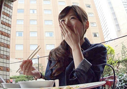 イケメンAV男優への憧れで足を踏み入れた素人妻のOL