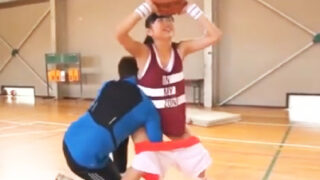 巨乳バスケ部員が体育館でコーチと…逝かせられる。