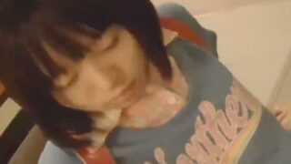 中出しされるぷっくりした小さなロリ少女