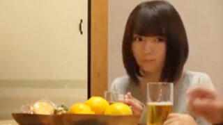 帰省中の兄が妹をコタツでからかう