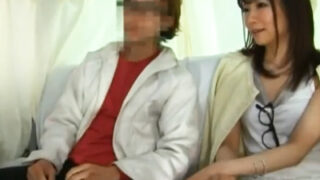 感度抜群の素人妻をナンパ、潮吹きして挿入に成功