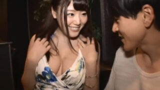 店の目を盗んで巨乳嬢に中出し成功