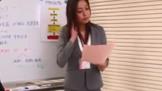 上司・水嶋あずみを媚薬で操り、下克上のレイプを描くストーリー。