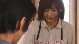 脅されて夫以外の男性と中出しされる美人妻