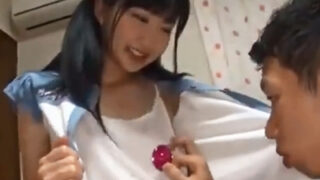 ロリビッチな妹に誘われ、中出しで近親相姦する展開の物語。