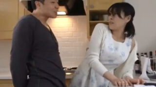 熟女妻を脅し、強制イラマで調教し、楽しむ鬼畜男