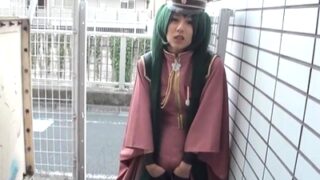美少女の素人コスプレイヤーを催眠・淫語MAXで衣を脱がずに撮影。