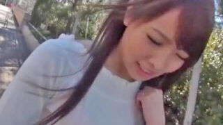 ゴムをつけろと叫びながら若妻をナンパし中出し