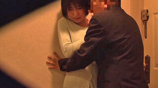夫の仕掛けた盗撮カメラに気づかぬ不倫妻