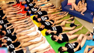 捕まると呼び出され、強制的に中出しされ、上原亜衣は素人男性100人から逃げ回る。