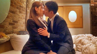 憧れの人妻OLと一夜を共にし、我慢できない後輩男子