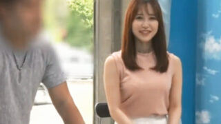 押しに弱い美人妻がマッサージで抵抗できず、種付け中出しされる。