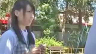 昼休みに泣くOLを下心でナンパし、オフィスで関係を持つ話。