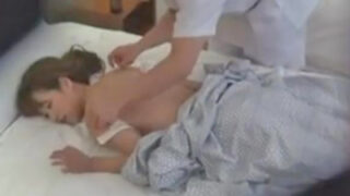 マッサージ師に寝取られた美人妻の盗撮