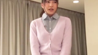 清楚系美女が許す手コキから中出しまで