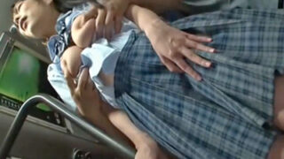 バスで巨乳JKが抵抗できず揉まれる