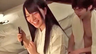 就寝前のスッピンSEXをするイチャコラカップル