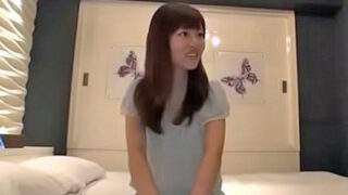 スレンダーなのにムチムチ太ももが特徴の女の子と、ホテルで撮影されたハメ撮り映像
