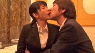 既婚上司と部下が終電逃し、ラブホで関係を持つ