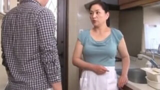 息子のチンポを奪った淫乱熟女