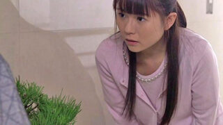 祖父のねちっこい愛撫に取り込まれる若妻