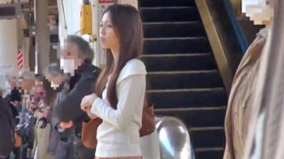 電車でパンストが破れ中出しされる美女