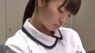 夜勤ナースが欲求不満のため、突然のレイプを受け入れる。