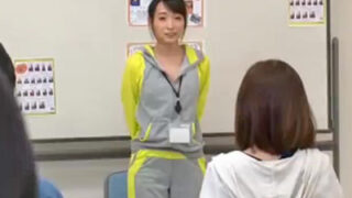 体操教室のインストラクターが、痴漢された際に自分から腰を回す痴女だったこと。