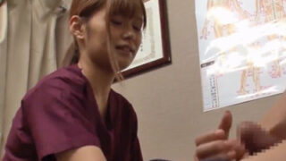 巨乳のマッサージ師が巨根を露出し、すぐに中出しでセックスに成功