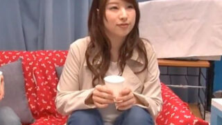 素人娘と男友達が耐久素股ゲームに挑み、発情して中出しパコになる。