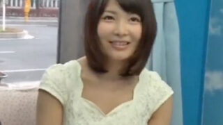 素人妻がセンズリ鑑賞で発情し、ゴム有りでの挿入を了承した。