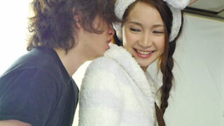 パジャマ姿の彼女は朝食を作り、後ろから即入SEX。