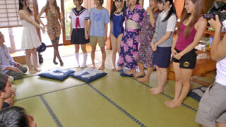 女ばかりの大家族の性欲が婿探し乱交を引き起こす。