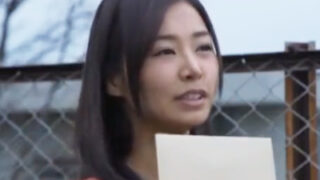 貧乏アパートの作家美少女が争奪戦